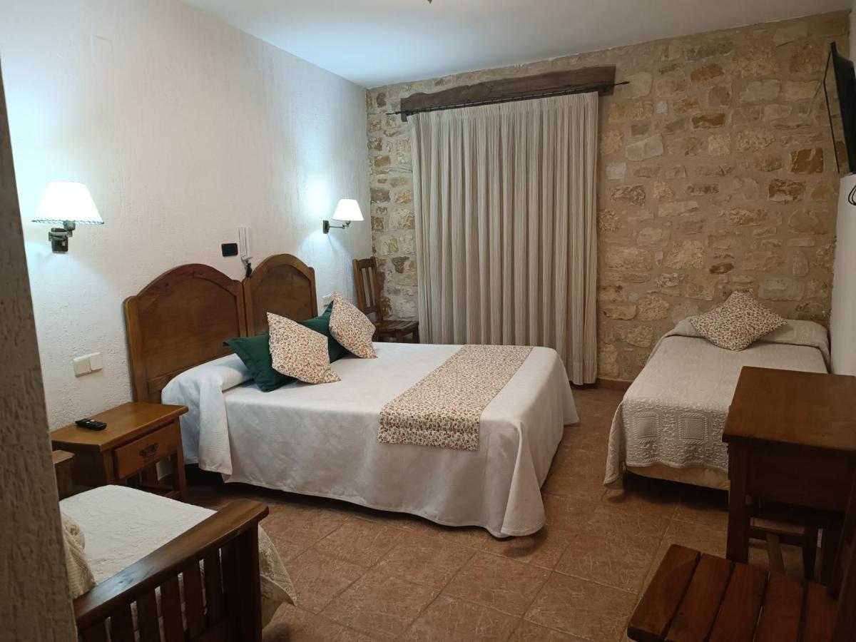 Hostal Decerca Pradena Exterior photo